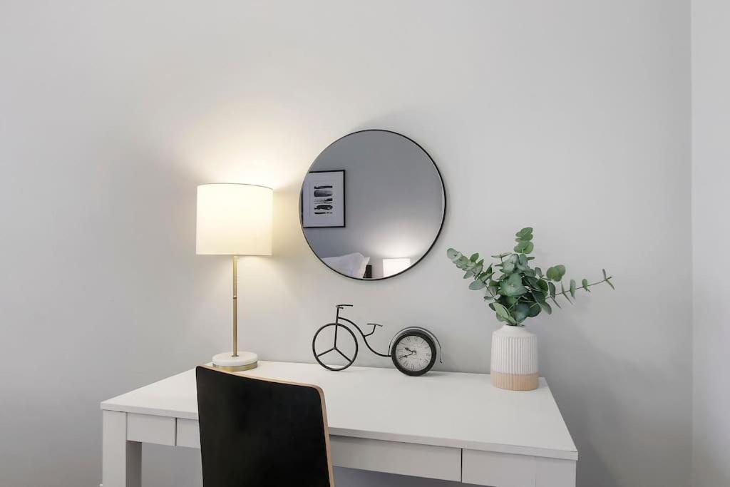 Enchanting 1-bedroom Lakeview - Belmont F6 Apartment *