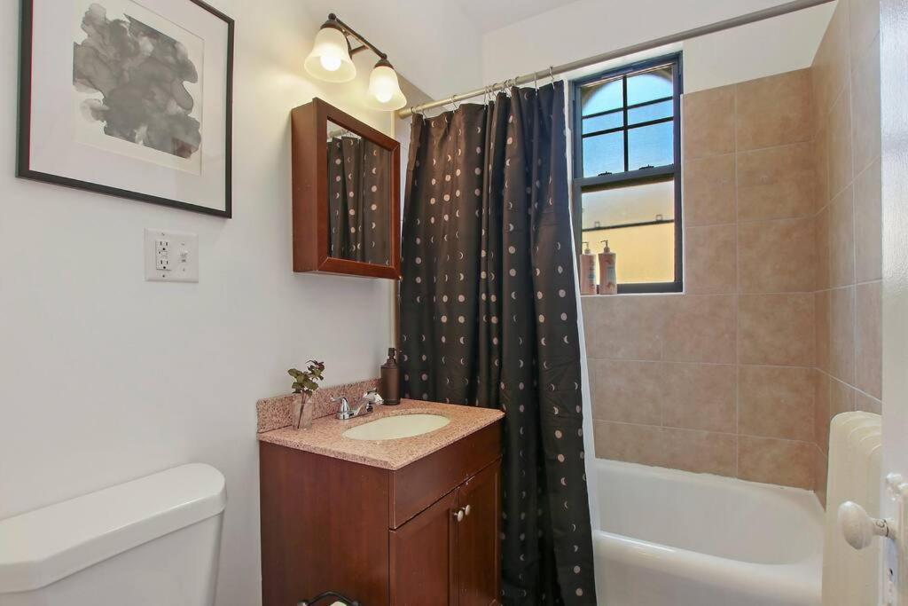 Enchanting 1-bedroom Lakeview - Belmont F6 Apartment