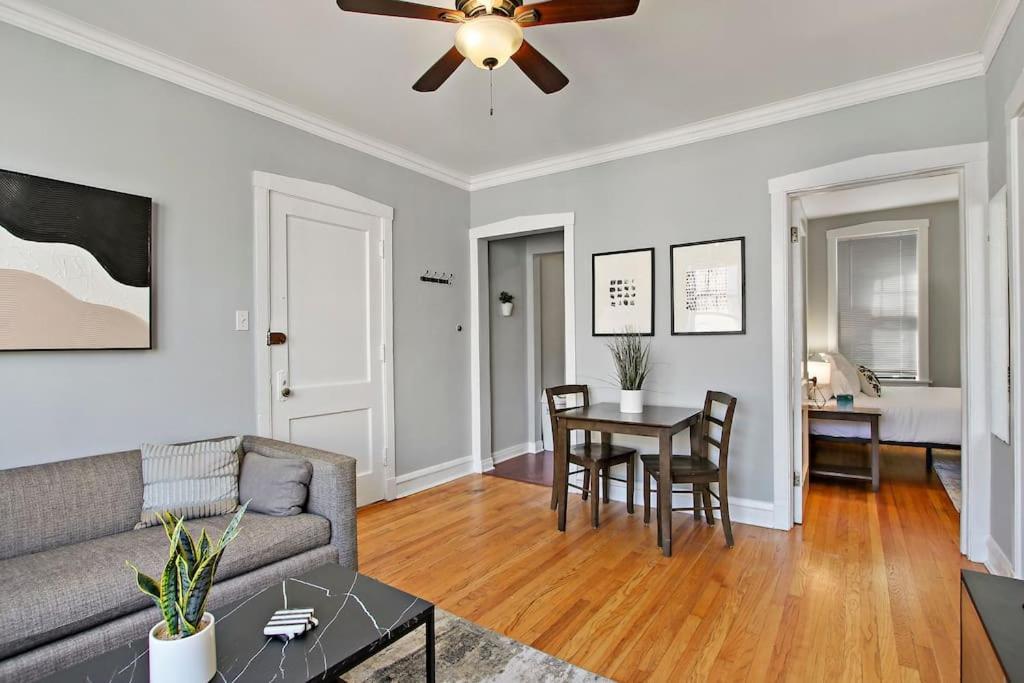 Apartment Enchanting 1-bedroom Lakeview - Belmont F6 *