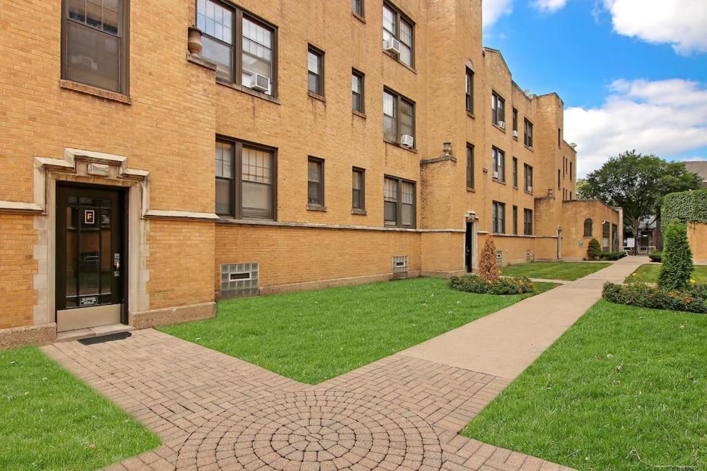Enchanting 1-bedroom Lakeview - Belmont F6 *