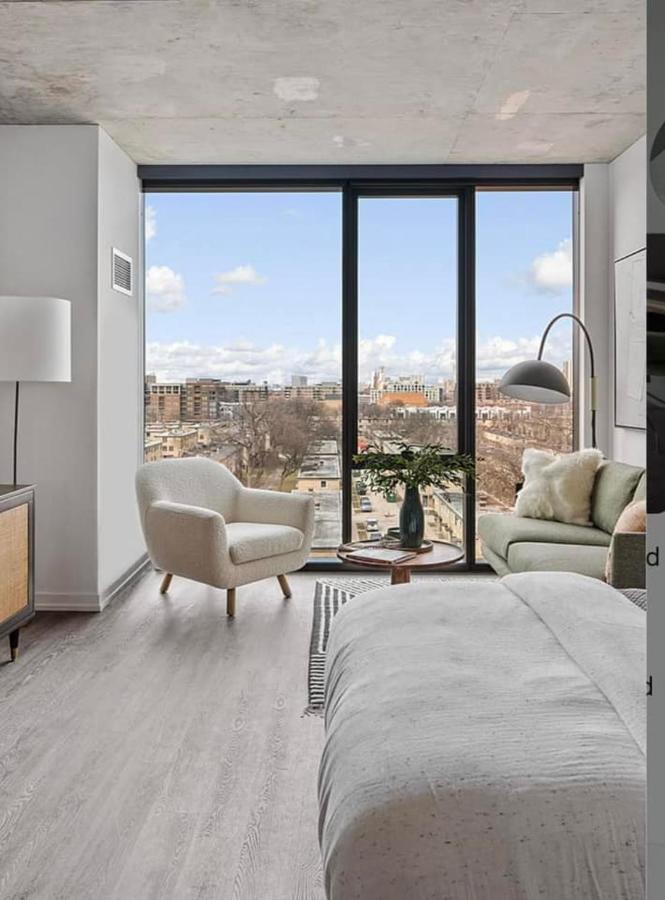 Brand New Luxe Convertible Studio/downtown Views *