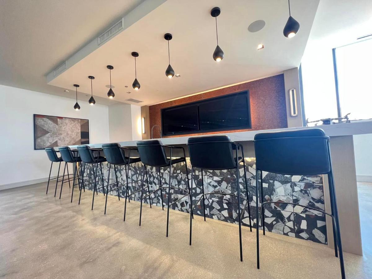 Apartment Brand New Luxe Convertible Studio/downtown Views *
