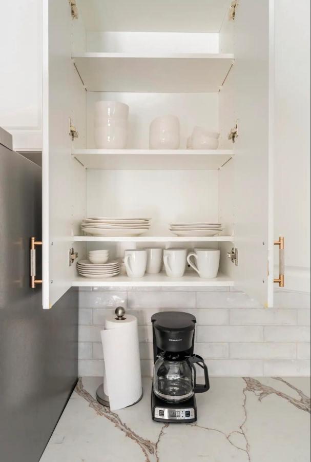 New! Spacious Art Deco Modern 5 Bd/3ba Apartment *