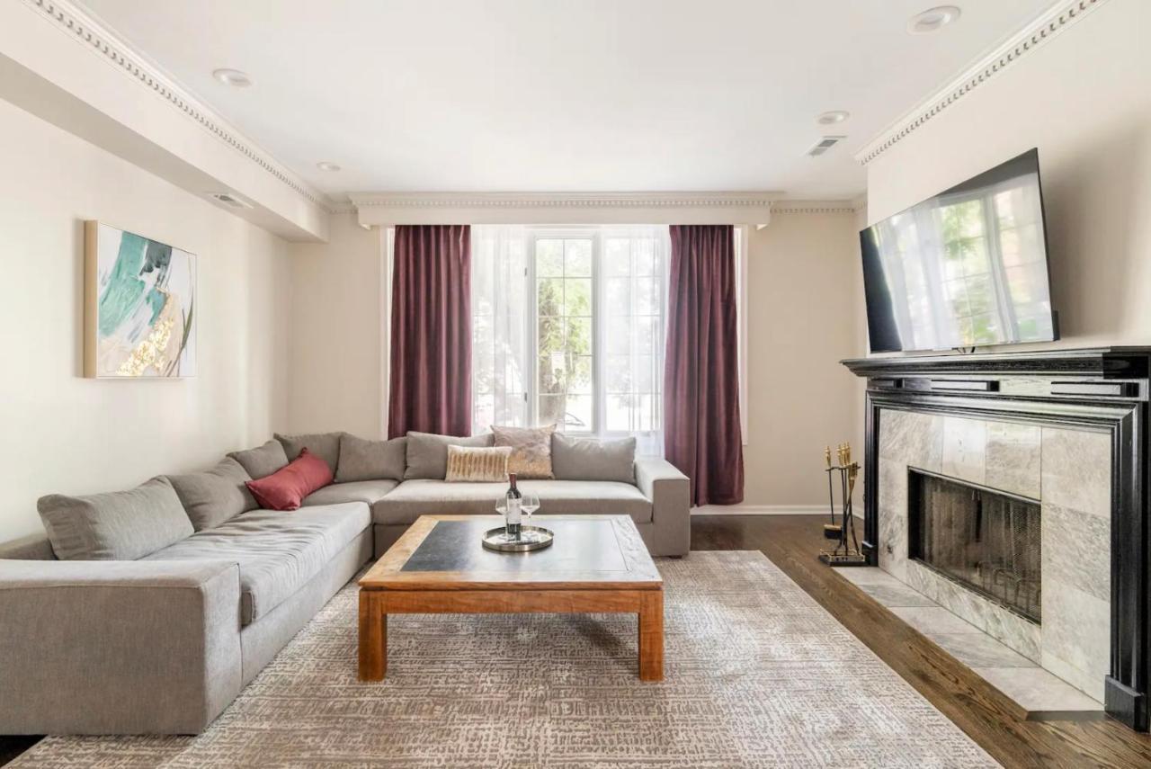 New! Spacious Art Deco Modern 5 Bd/3ba * Chicago