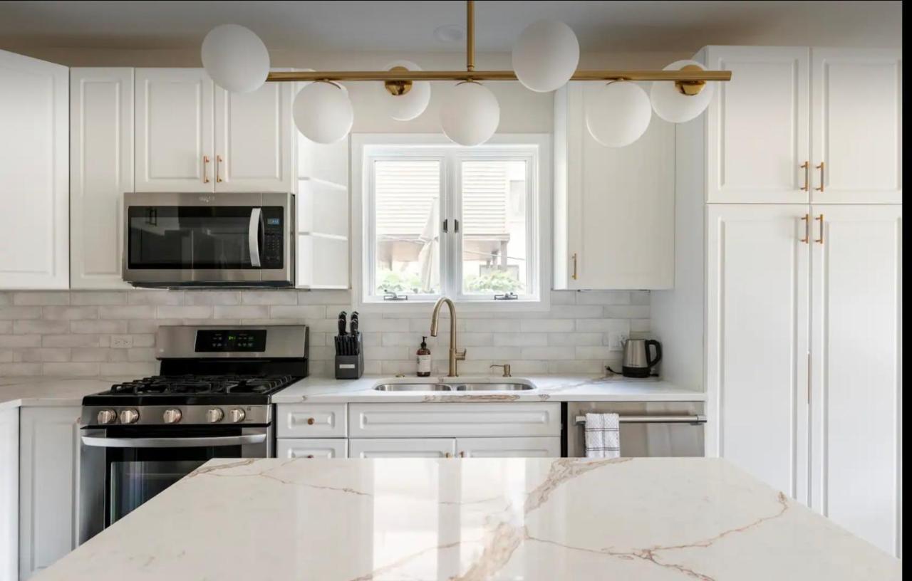 New! Spacious Art Deco Modern 5 Bd/3ba Chicago