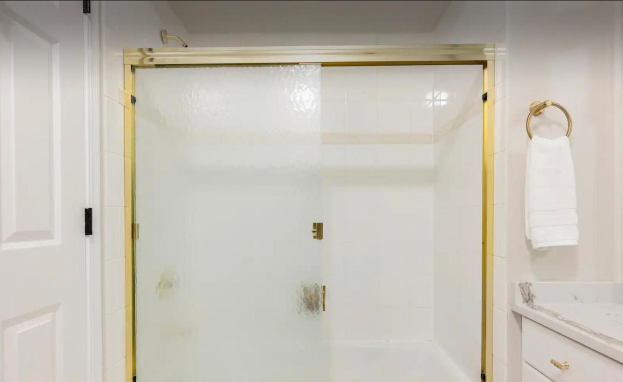New! Spacious Art Deco Modern 5 Bd/3ba * Chicago