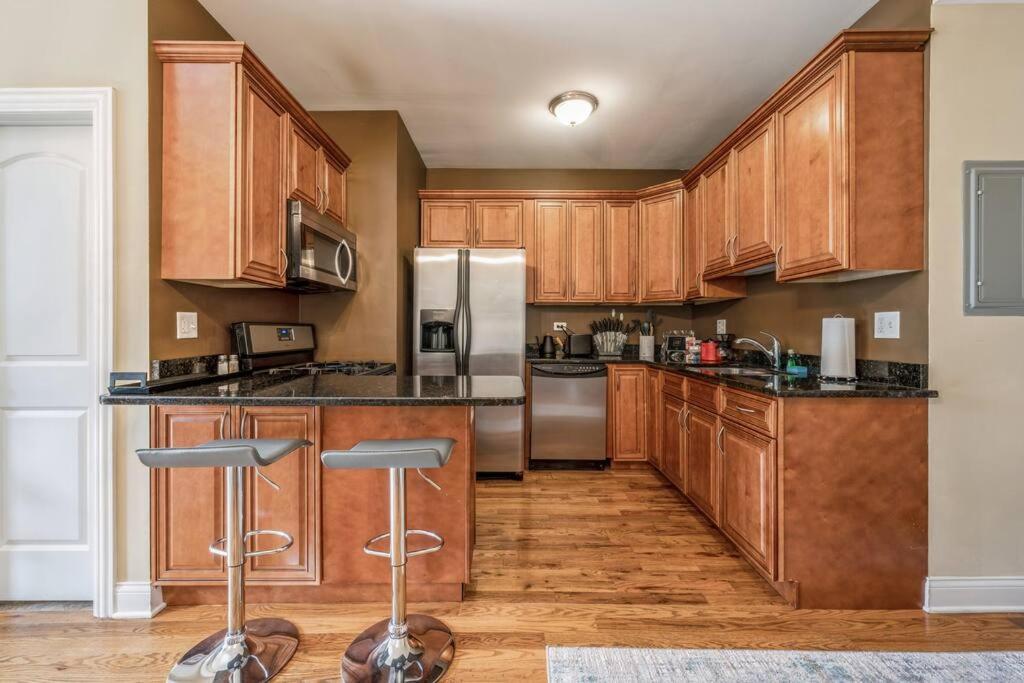 Lovely 2 Bed 3 Miles From Dt W Free Parking Chicago