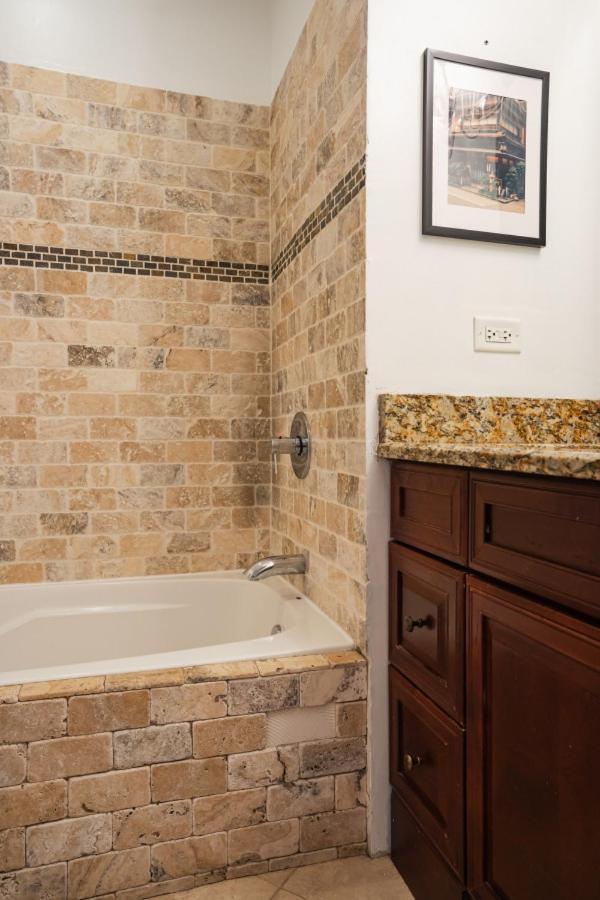 Apartment Flexhome Logan Square Duplex 3br S2