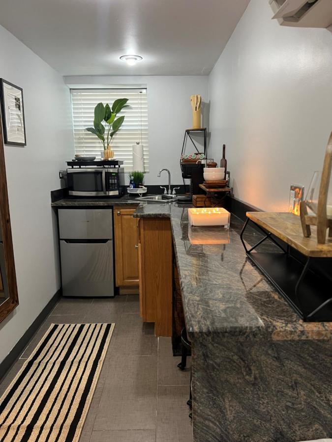 - Pilsen - Unit B Apartment *