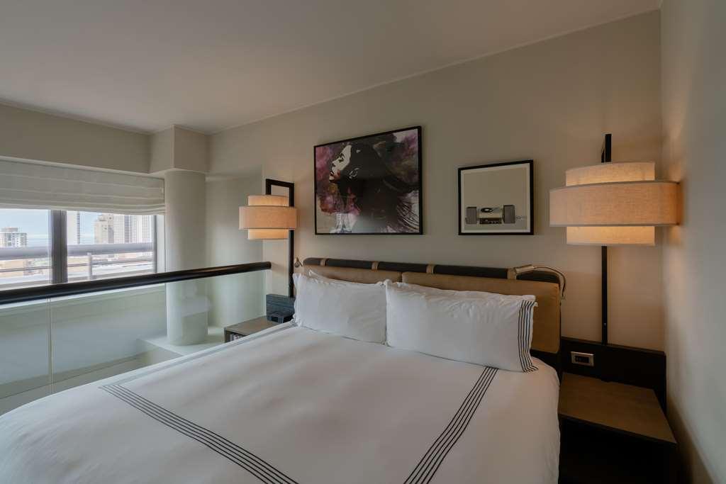Thompson Chicago, By Hyatt Chicago