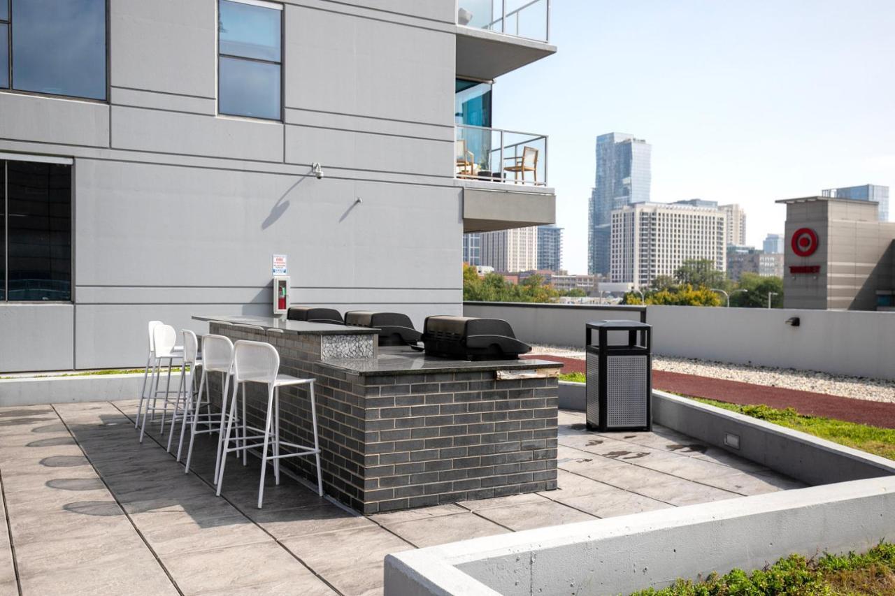 South Loop 1br W Games Pool Nr Park Train Chi-991 *