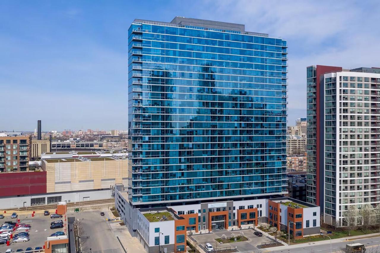 South Loop 1br W Games Pool Nr Park Train Chi-991 *