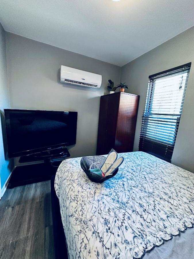 Apartment Tiny House - Pilsen Neighborhood