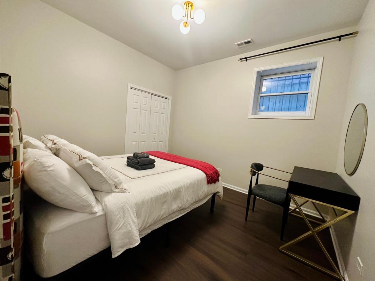 Apartment New! Spacious Art Deco Modern 5 Bd/3ba Chicago