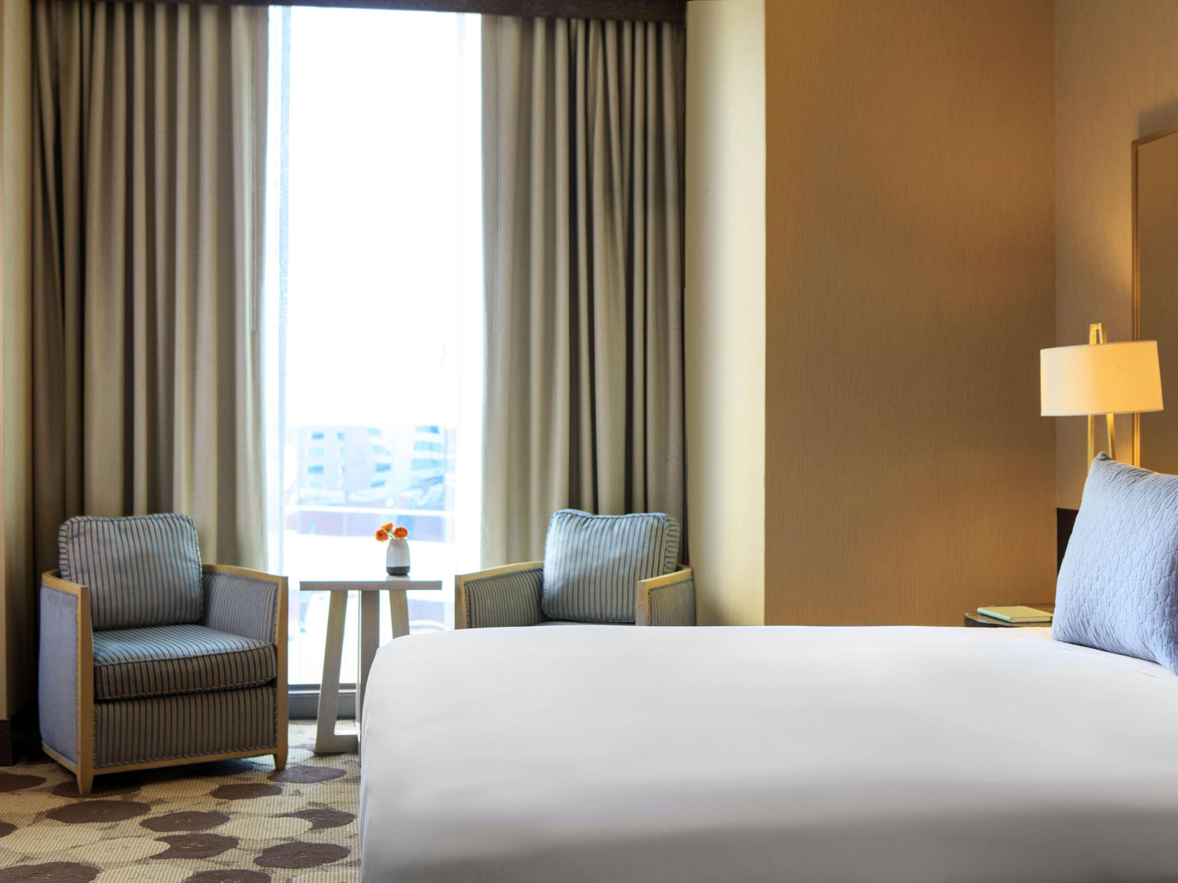 Hotel The Royal Sonesta River North 4*