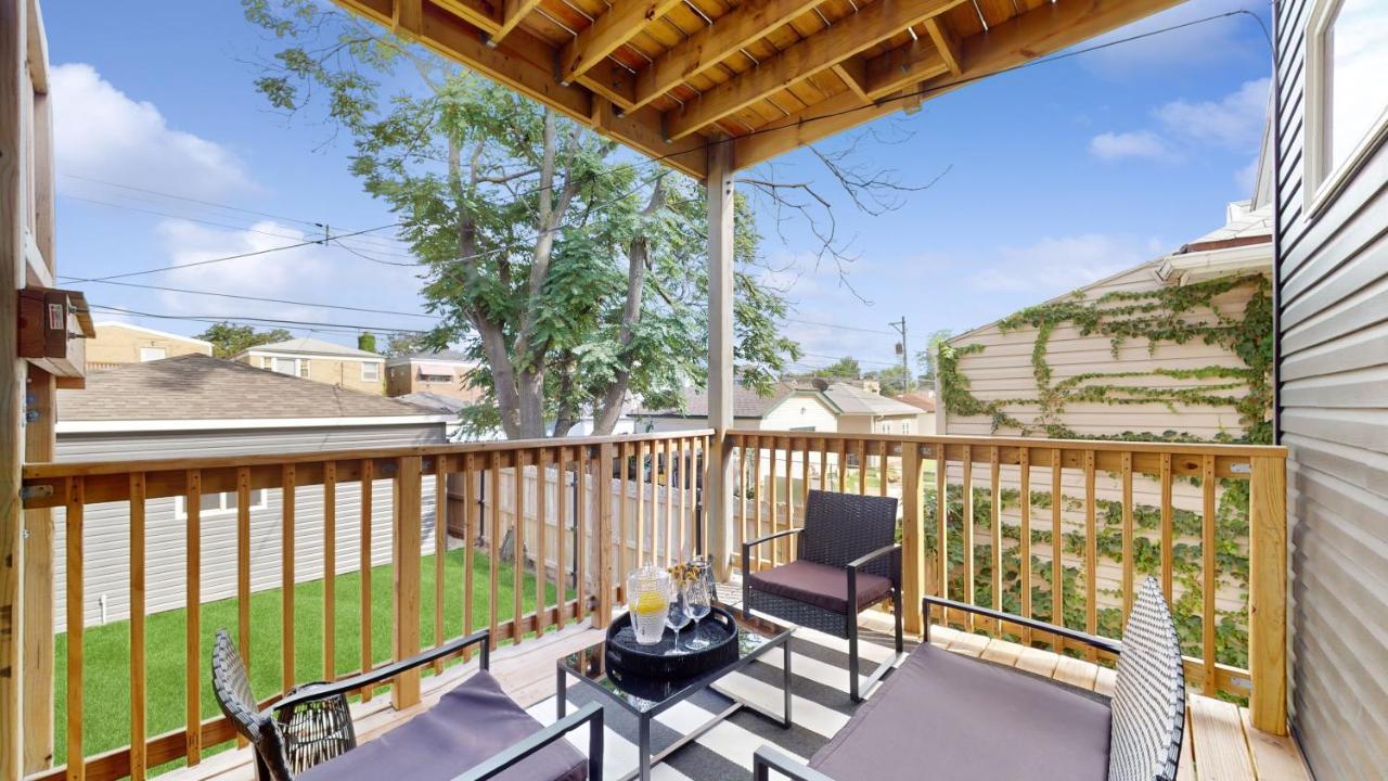 Modern Elegance: 4br Duplex W/ Free Garage Parking *