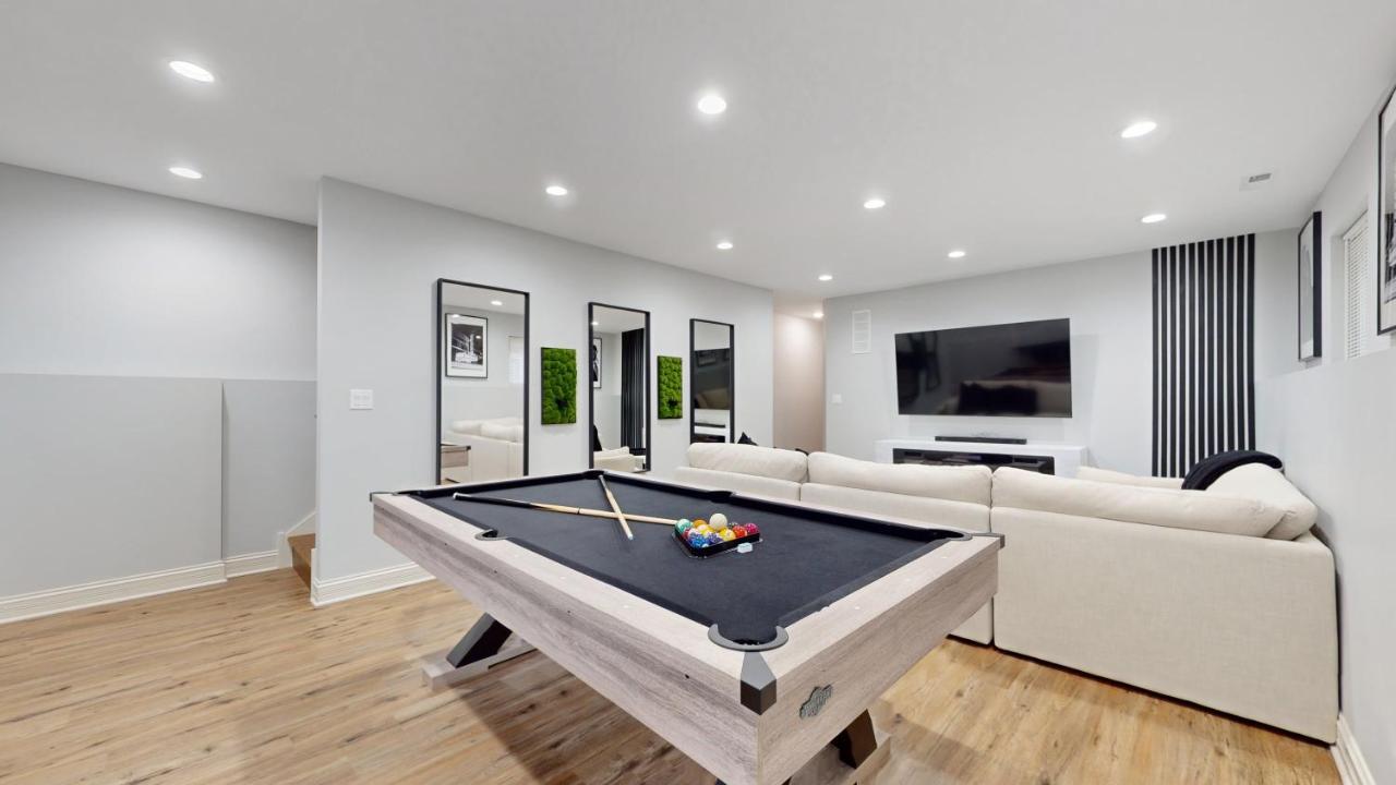 Modern Elegance: 4br Duplex W/ Free Garage Parking Chicago