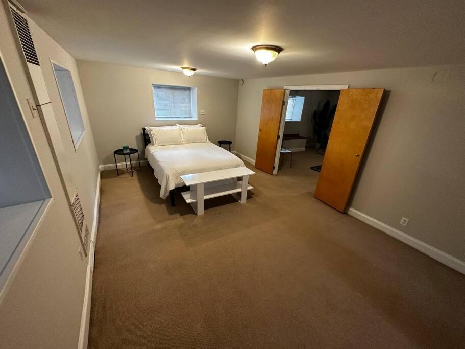 1 Bedroom Gem: Discover Andersonville's Garden Unit Apartment Chicago