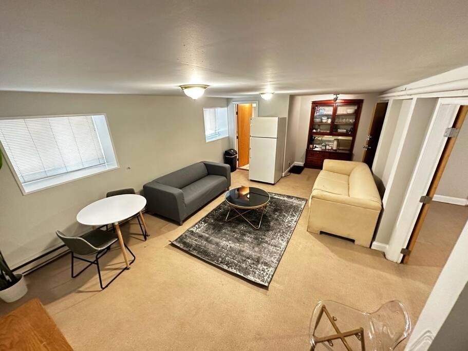 1 Bedroom Gem: Discover Andersonville's Garden Unit *