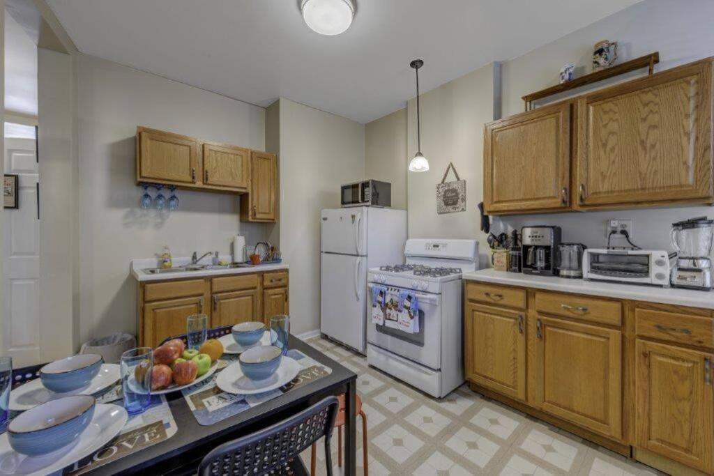 Historical Pullman - Fully Furnished Apartment