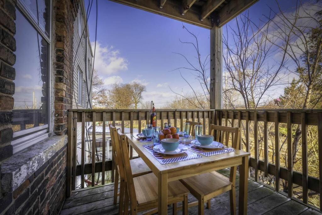 Historical Pullman - Fully Furnished Apartment *