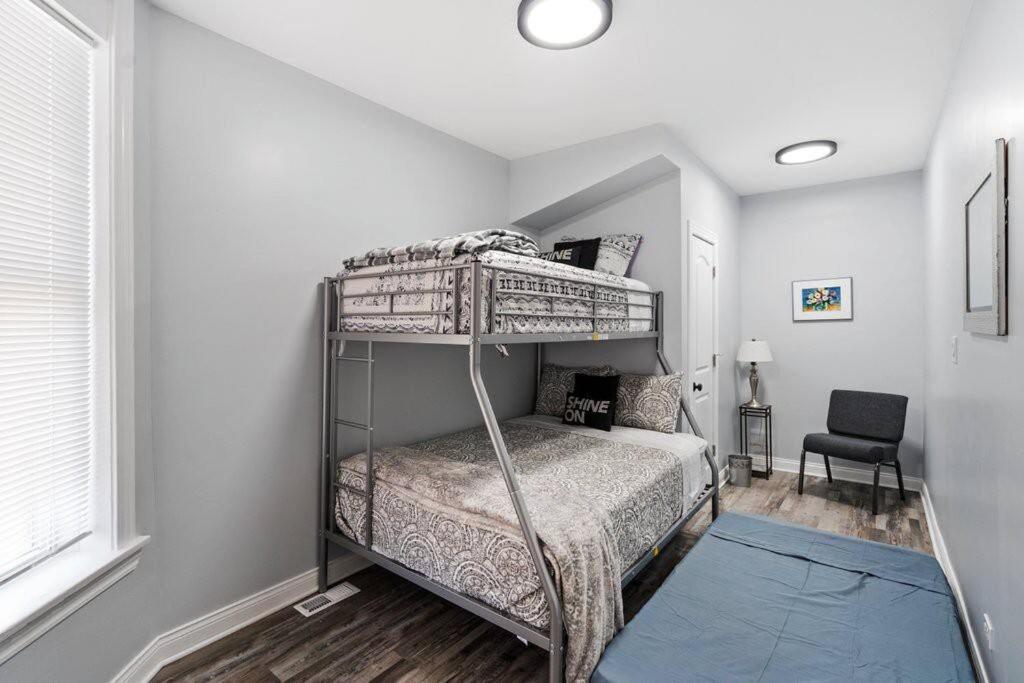 Apartment Newly Rehabbed Greystone With 2 Private Apartments, Backyard, Garage, Laundry, Close To Expressway *
