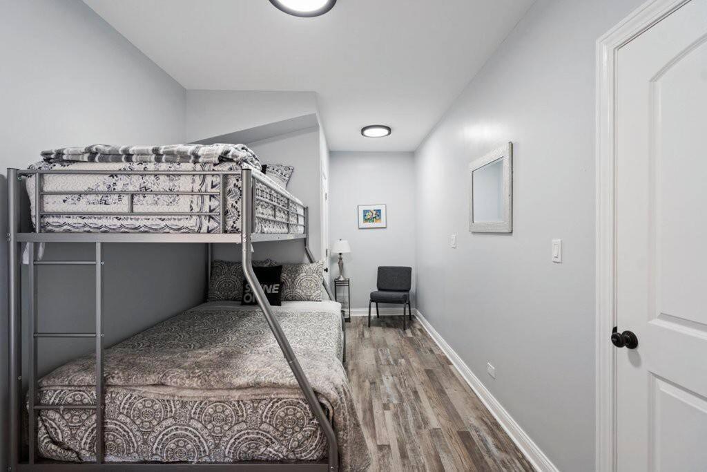 Apartment Newly Rehabbed Greystone With 2 Private Apartments, Backyard, Garage, Laundry, Close To Expressway