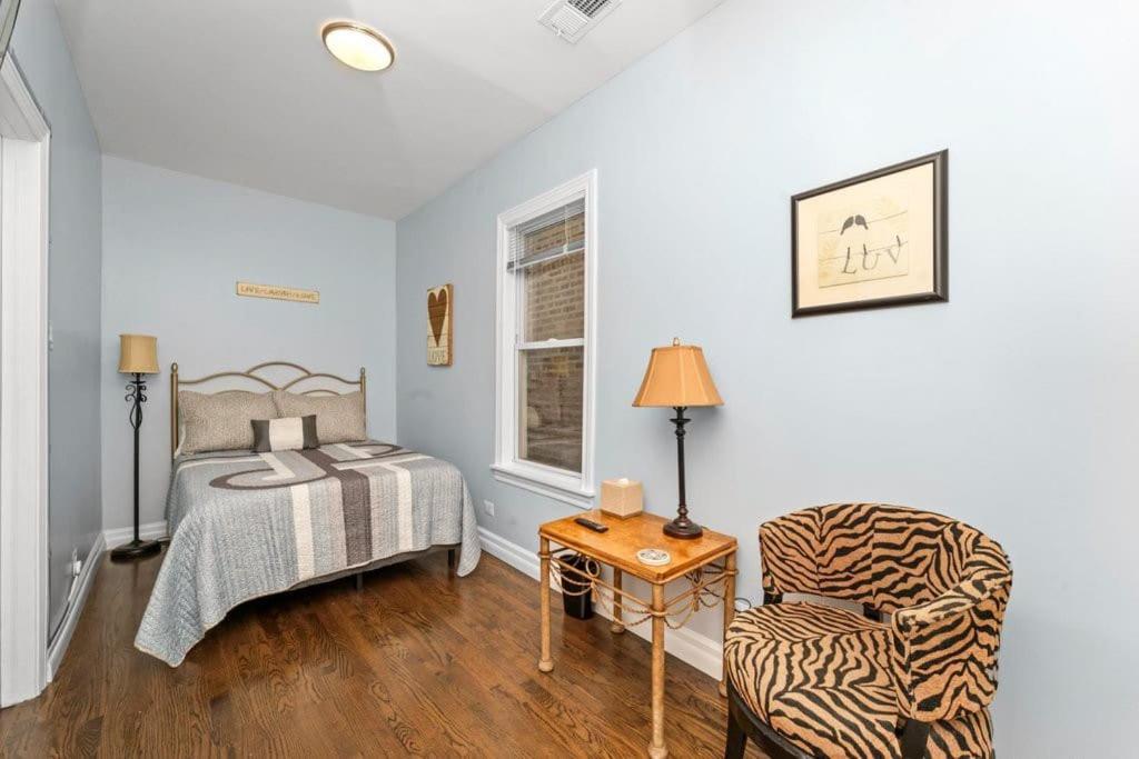 Apartment Cozy, Top-floor 3br Loft With Balcony In West Town