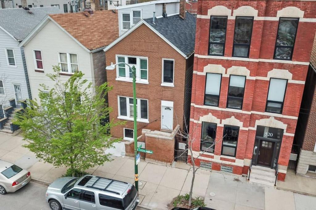 Cozy, Top-floor 3br Loft With Balcony In West Town *