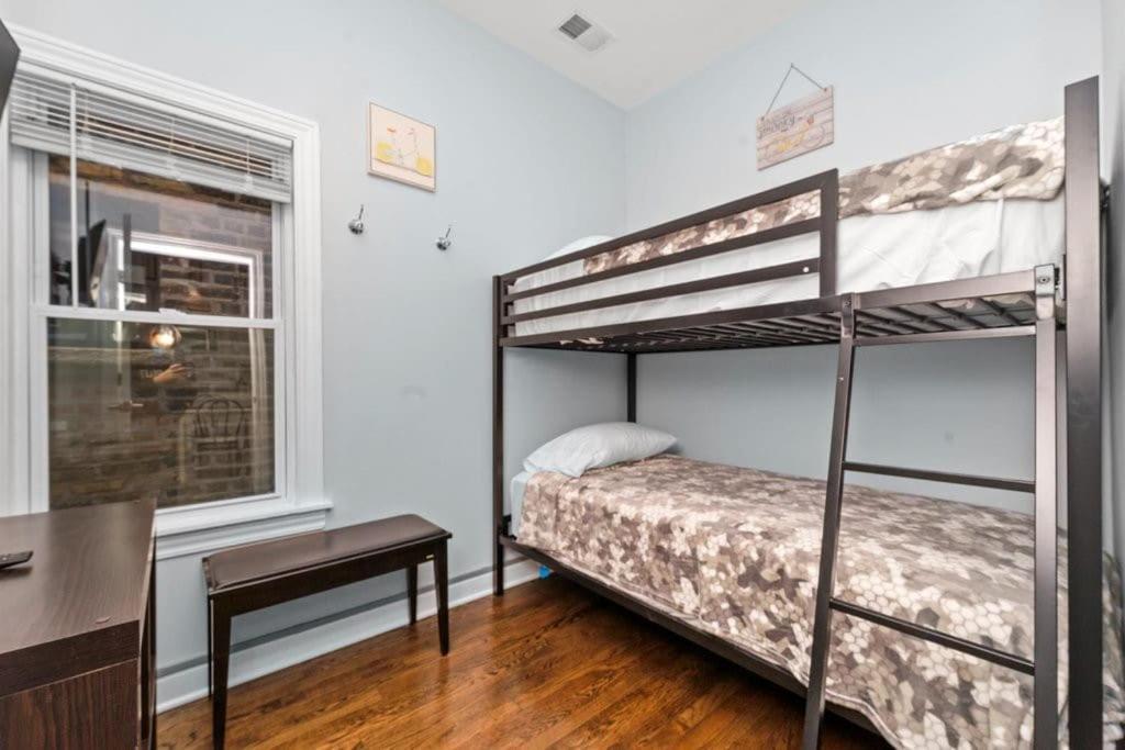 Apartment Cozy, Top-floor 3br Loft With Balcony In West Town *