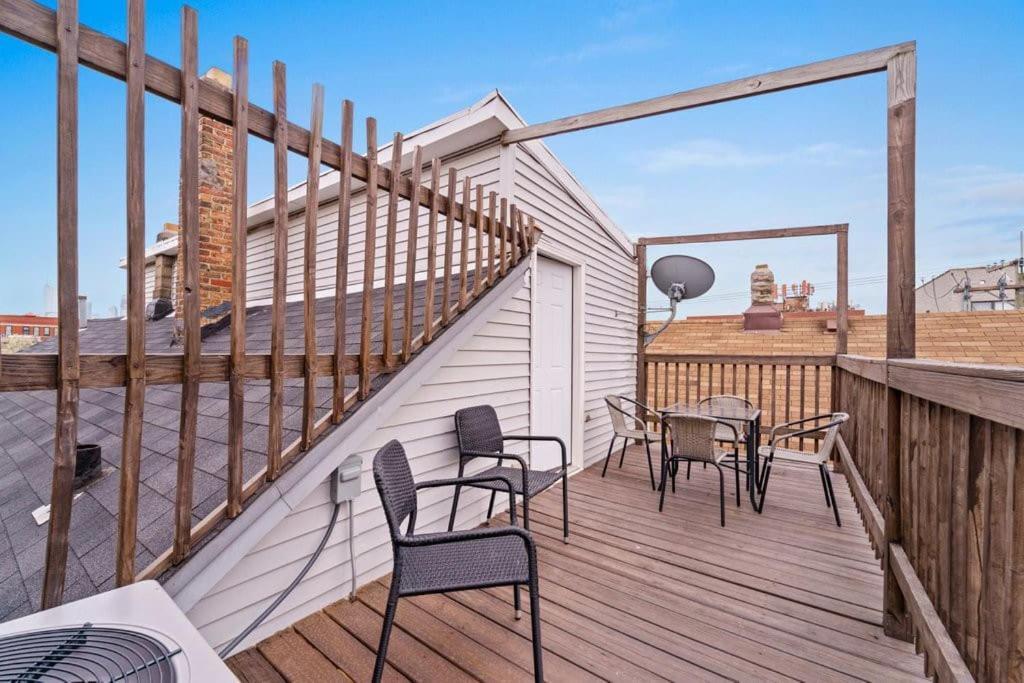 Cozy, Top-floor 3br Loft With Balcony In West Town Apartment Chicago