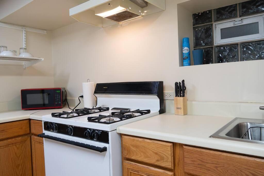 2br Northside Bliss, Near Parks And Dining Apartment Chicago