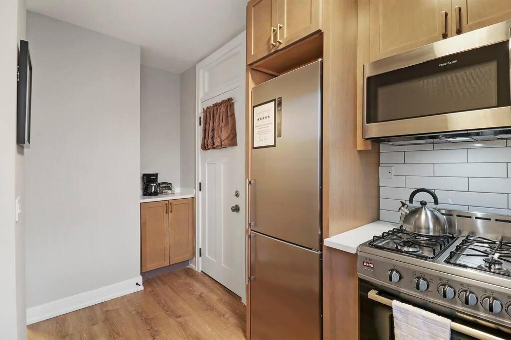 Elegant 2br - Montrose 1a Apartment *