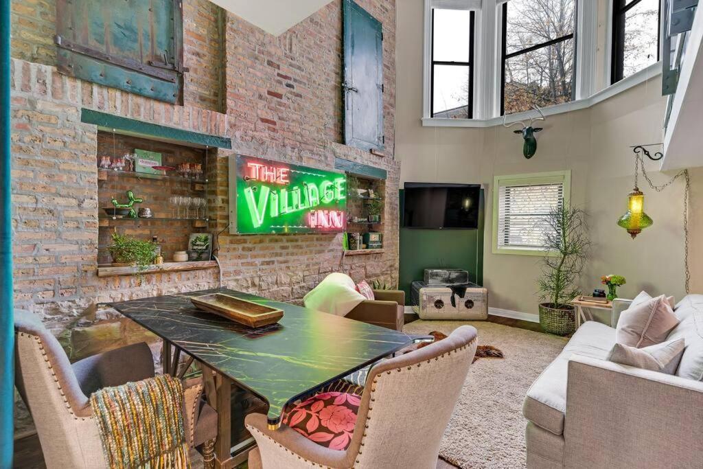 The Village By Dakota Gal Digs Holiday home Chicago