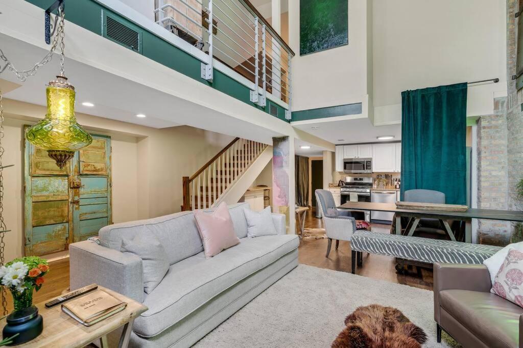 The Village By Dakota Gal Digs Holiday home Chicago