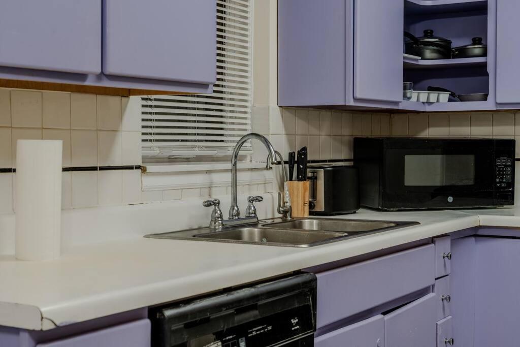 Living Bliss 3br Gem Near Parks And Dining Apartment