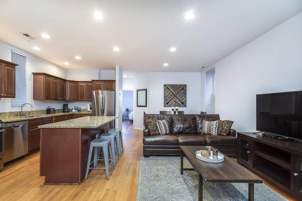 Holiday home Entire Building-walk To Lincoln Park Or The