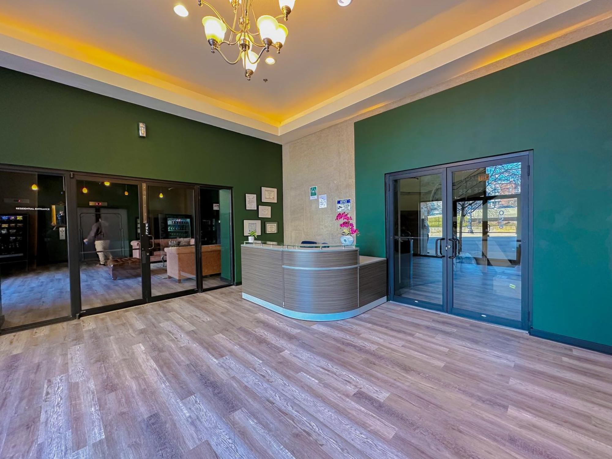 Mccormick Place Luxury Penthouse Duplex With Personal Rooftop With Optional Parking For 8 Guests Chicago