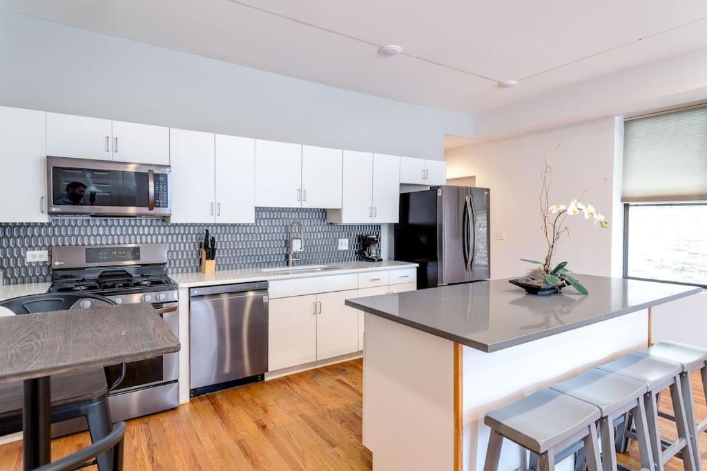 3 Flat Building Downtown - With Private Patios *