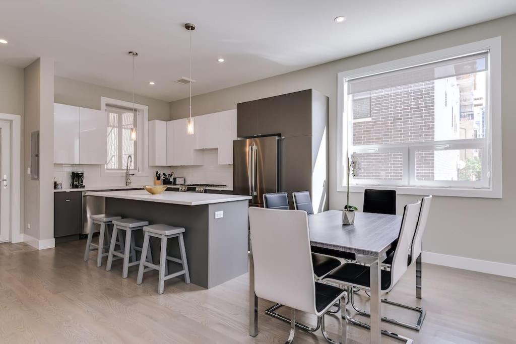 Stunning Duplex #1 - Downtown River North Apartment Chicago