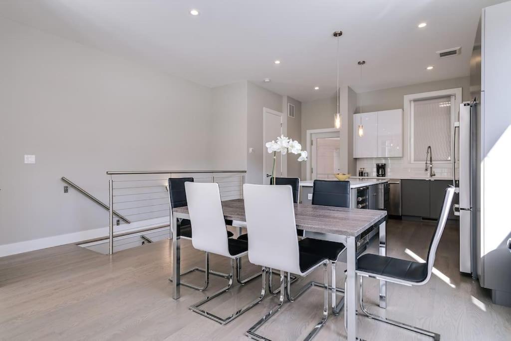 Stunning Duplex #1 - Downtown River North Apartment *