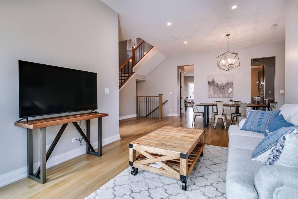 Immaculate Brand New Penthouse Chicago