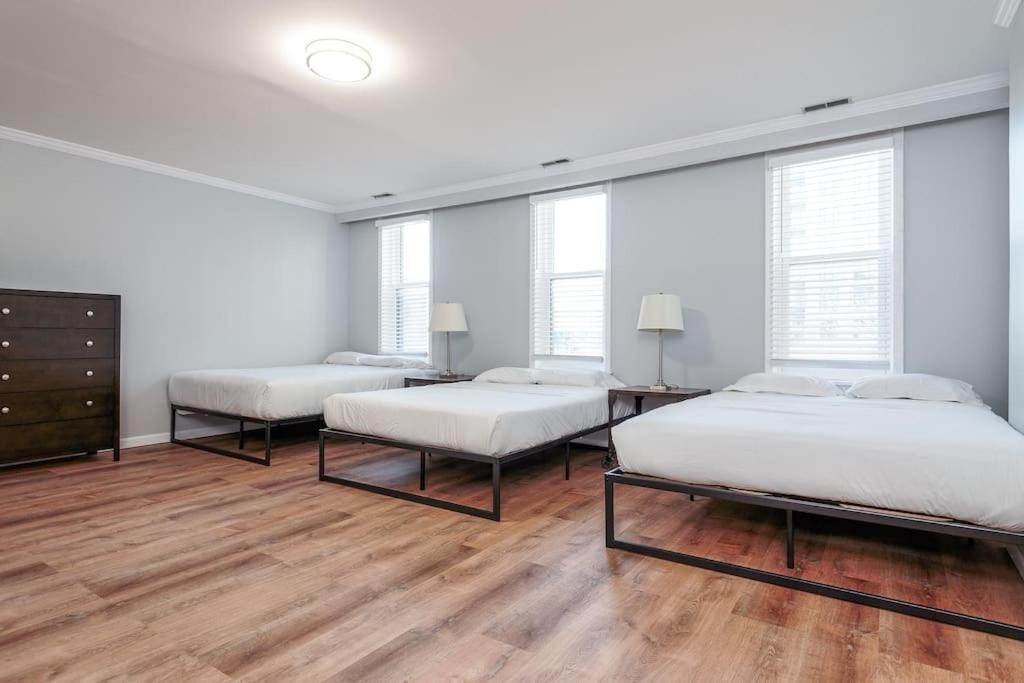 Beautiful Remodeled Penthouse Unit In Old Town * Chicago