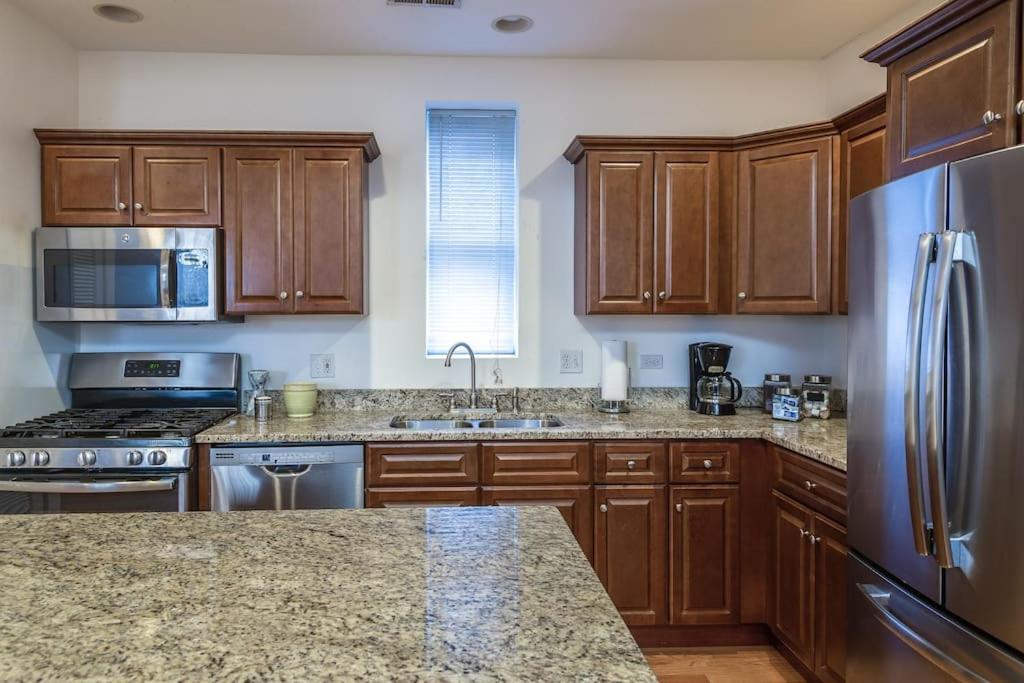 Lincoln Park Living - 2 Holiday home