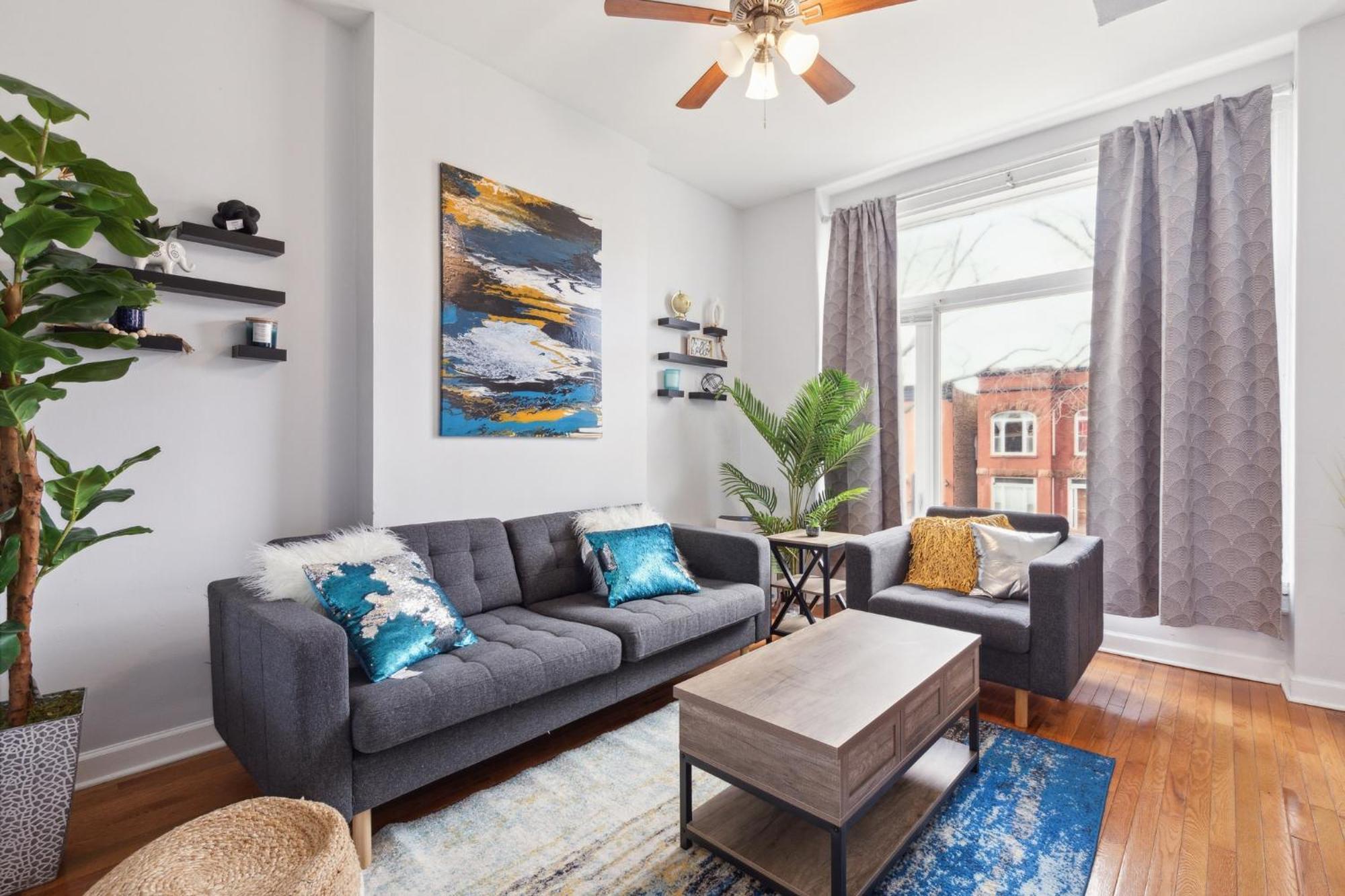Comfortable In The Heart Of Bronzeville Apartment Chicago