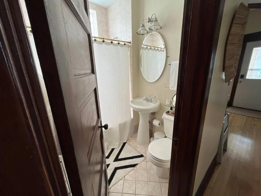 2br 1ba Irving Park Updated Vintage Unit 2-flat *