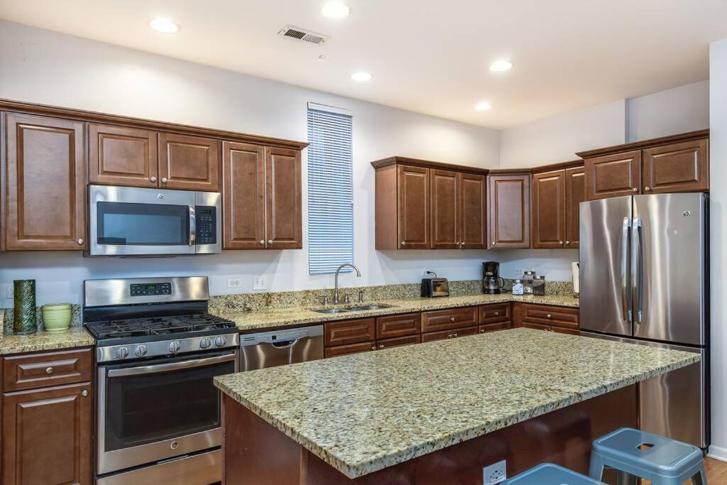 Holiday home Entire Building-walk To Lincoln Park Or The *
