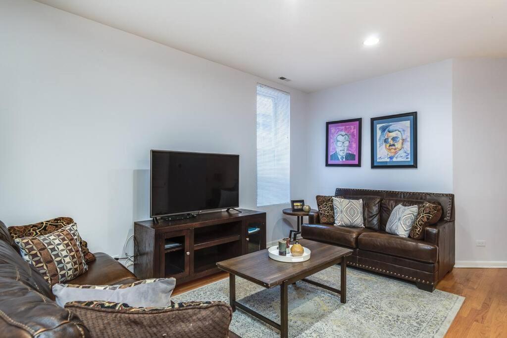 Entire Building-walk To Lincoln Park Or The Holiday home *