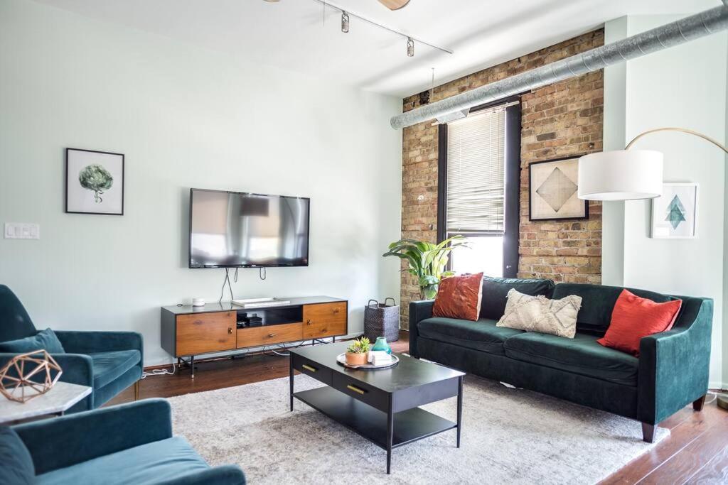 Luxury Downtown Penthouse With Private Rooftop * Chicago