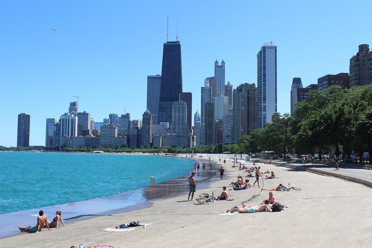 Gold Coast With Free Parking Garage Sleeps 10 Villa Chicago